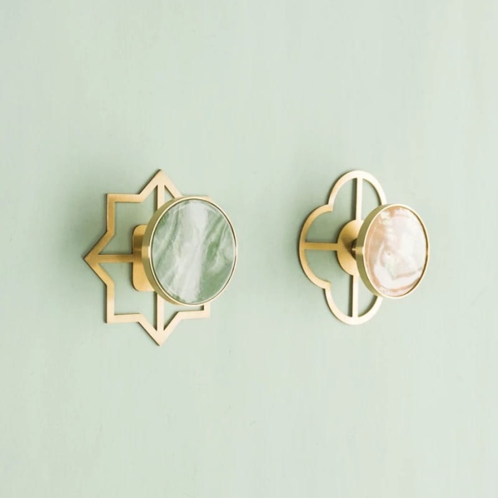 Dekor do uchwytu FOUR LEAF DECOR – mosiężny – Gaia Decor